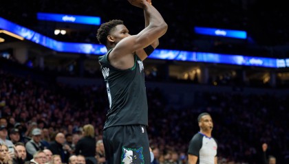 极速赛车平台-针锋相对！爱德华兹首节9中4拿到9分2板 巴雷特5中3贡献8分1板1助